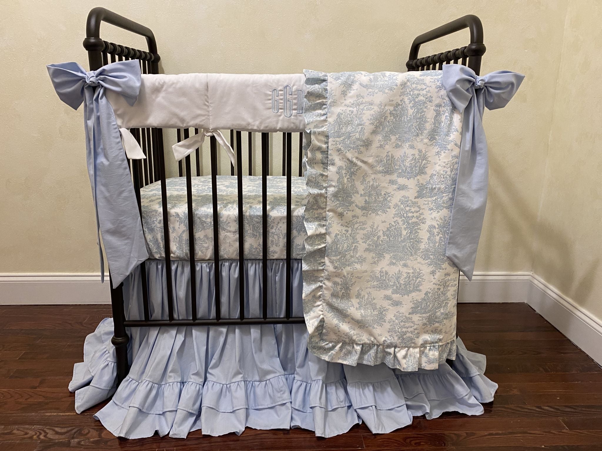 Toile MINI CRIB Bedding - Blue Toile Mini Crib Baby Bedding, Mini Crib Skirt, Baby Boy, Baby Girl Mini Crib Bedding