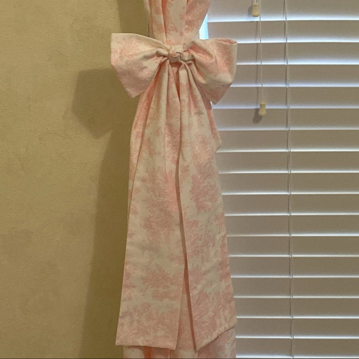 Toile Curtain Tie Back Bow